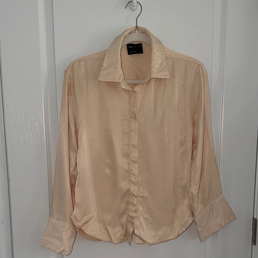 ASOS design peach button down blouse with wide cuffs woman’s size xsmall